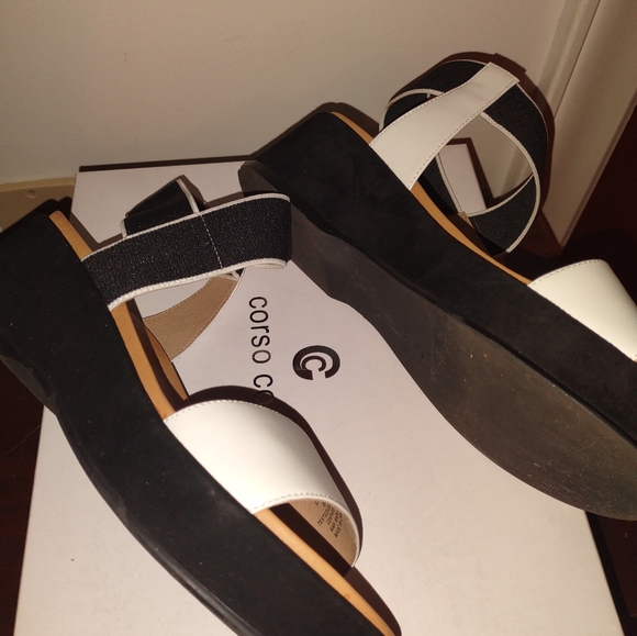 Corso Como black/white sandals size 8.5 - Picture 2 of 3